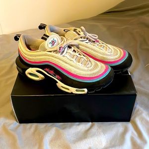 Air max 97’ plus Miami away, selling since they do not seem to fit me anymore.